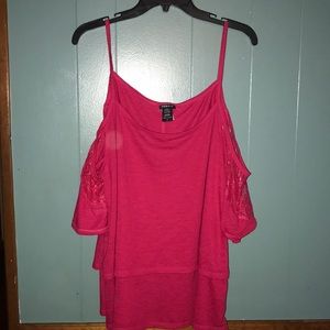 EUC Torrid cold shoulder top; lace inserts